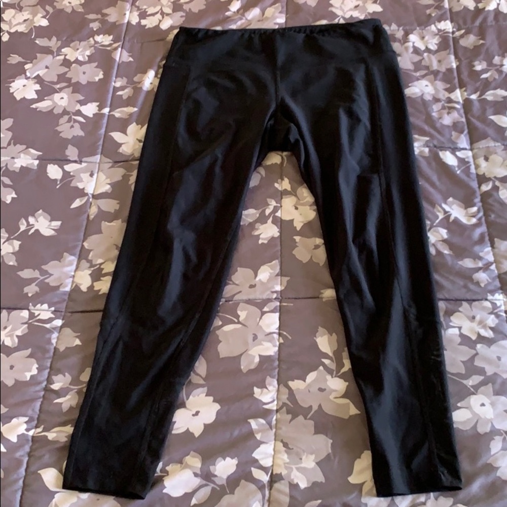 women’s black 7/8 leggings
